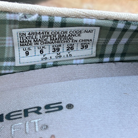 Skechers Size 9 Beige/Cream Slip-On Loafers - Picture 9 of 9